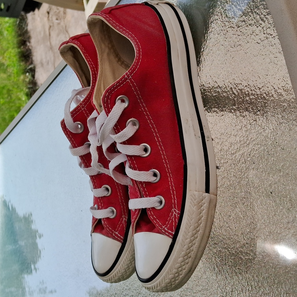 Converse woman size 6 or men's size 4 red and white sneakers